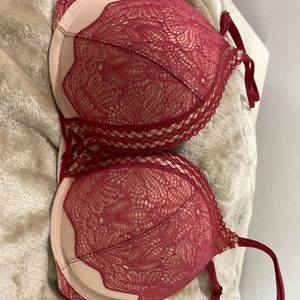 VS red/beige lace bombshell padded bra. Size 32D